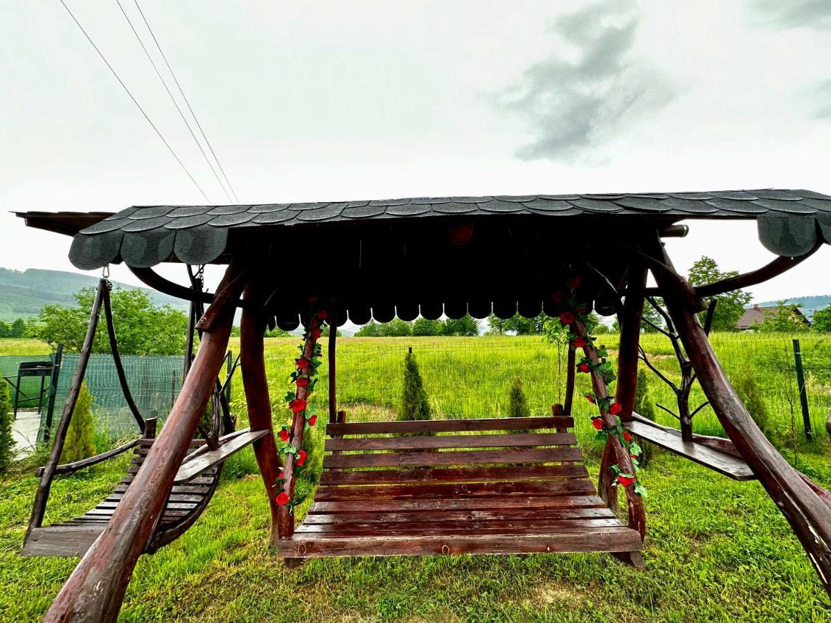 Capu Cîmpului A-Frame Bucovina- Paradis Bucovinean المظهر الخارجي الصورة